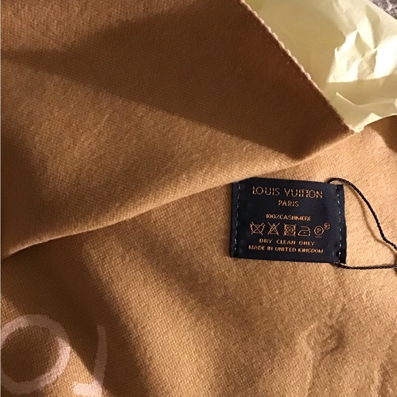 100 % cashmere LV scarf - Picture 4 of 4